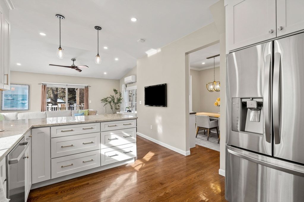 Dining room, Interior, Kitchen, Pendant Lights, Recessed Lighting, Stainless Steel Appliances, Wood Texture Flooring