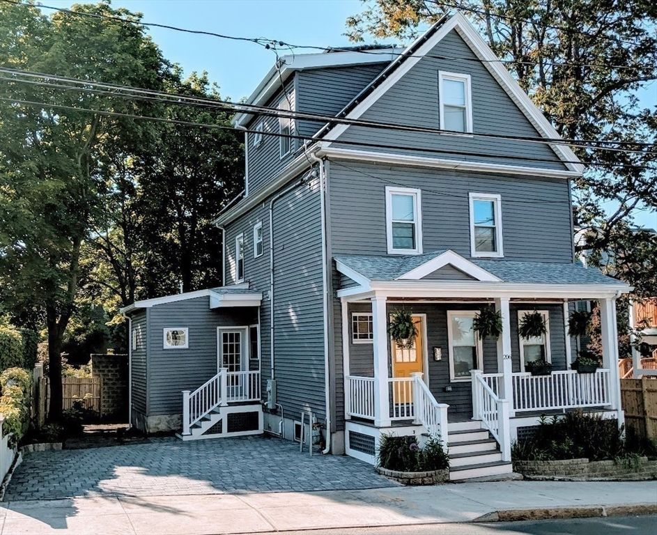 Exterior, Facade, Queen Anne Victorian