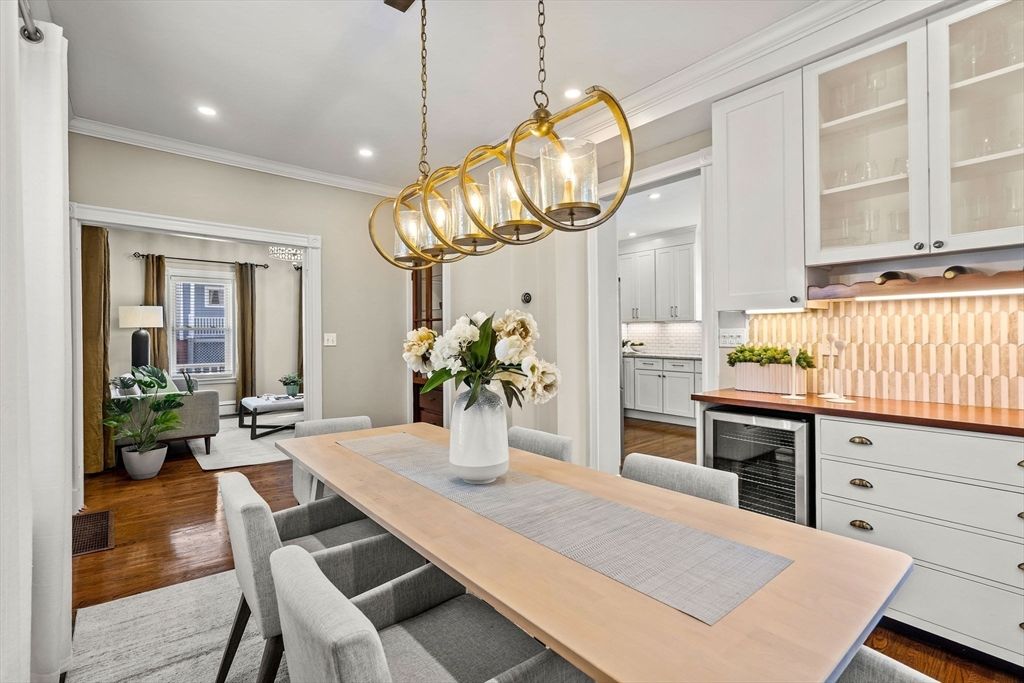 Dining room, Interior, Kitchen, Living room, Pendant Lights, Recessed Lighting, Wood Texture Flooring