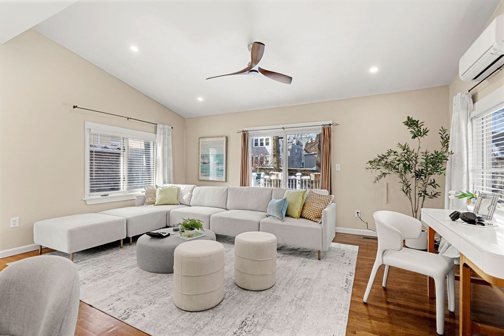 Dining room, Interior, Living room, Recessed Lighting, Wood Texture Flooring