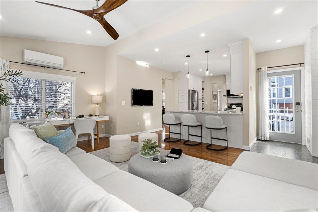 Interior, Kitchen, Living room, Pendant Lights, Recessed Lighting, Stainless Steel Appliances, Wood Texture Flooring