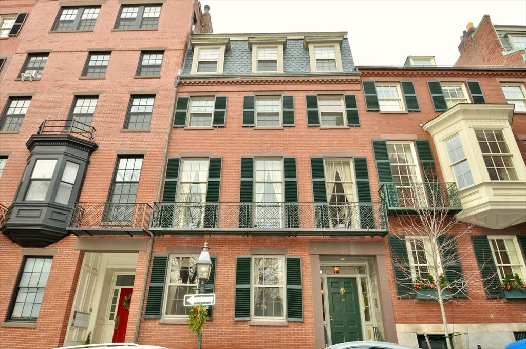 Exterior, Facade, Brick Facade, Rowhouse