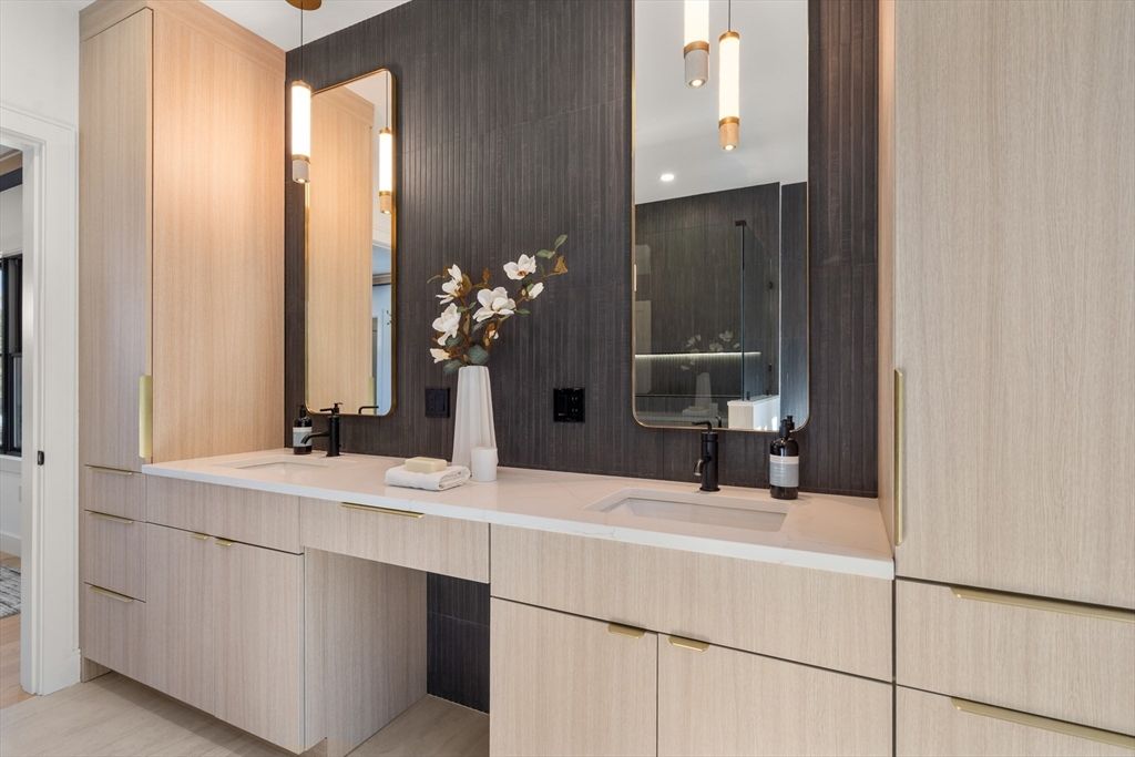 Bathroom, Dual Sink Vanities, Interior, Pendant Lights