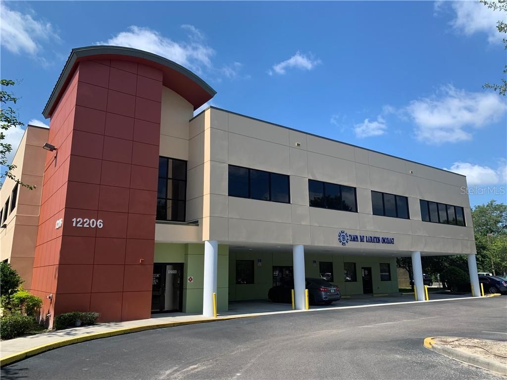 Exterior, Facade, Modern