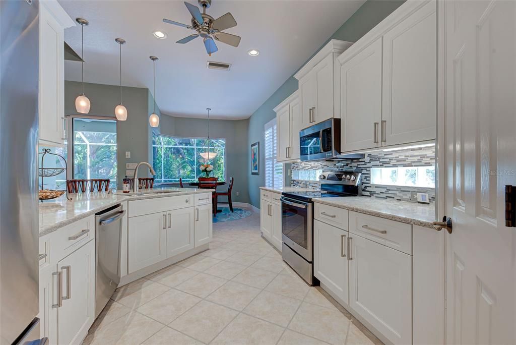 Dining room, Interior, Kitchen, Pendant Lights, Recessed Lighting, Stainless Steel Appliances