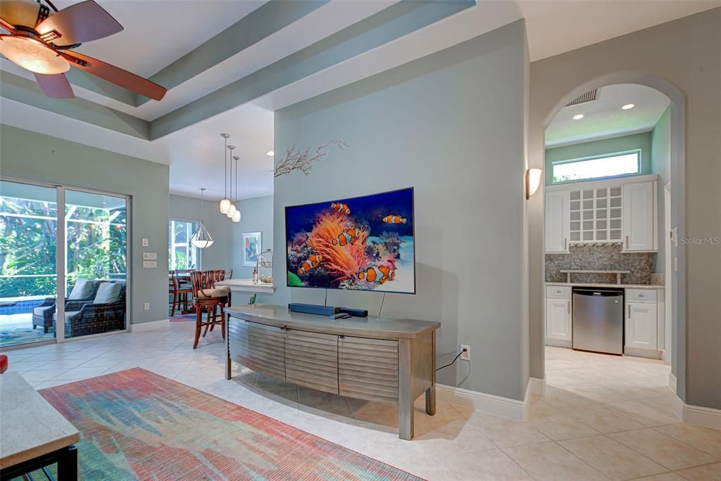 Dining room, Interior, Kitchen, Pendant Lights, Recessed Lighting, Stainless Steel Appliances