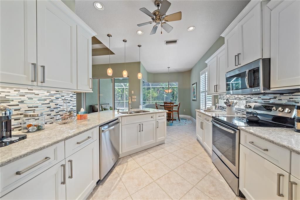 Dining room, Interior, Kitchen, Pendant Lights, Recessed Lighting, Stainless Steel Appliances