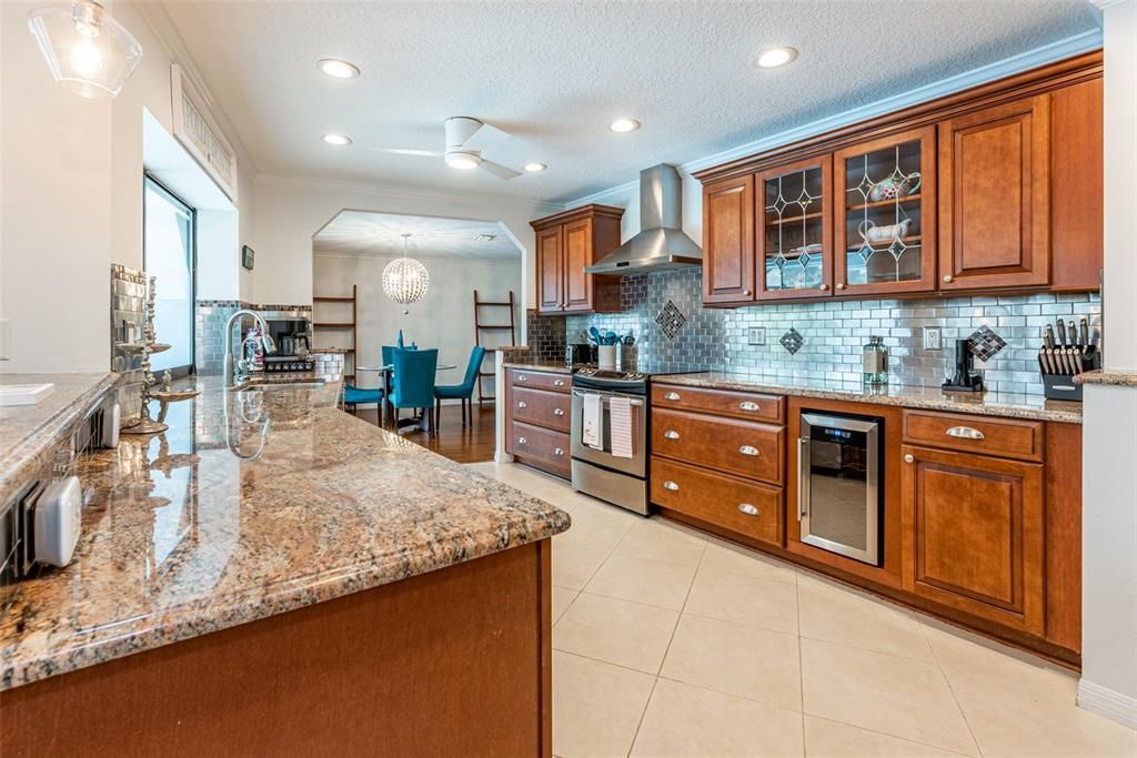 Chandelier, Dining room, Interior, Kitchen, Recessed Lighting, Stainless Steel Appliances