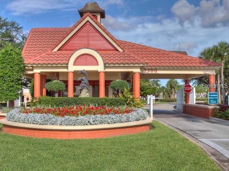 Backyard, Exterior, Facade, Queen Anne Victorian