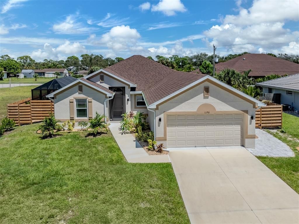 Attached, Exterior, Facade, Mediterranean