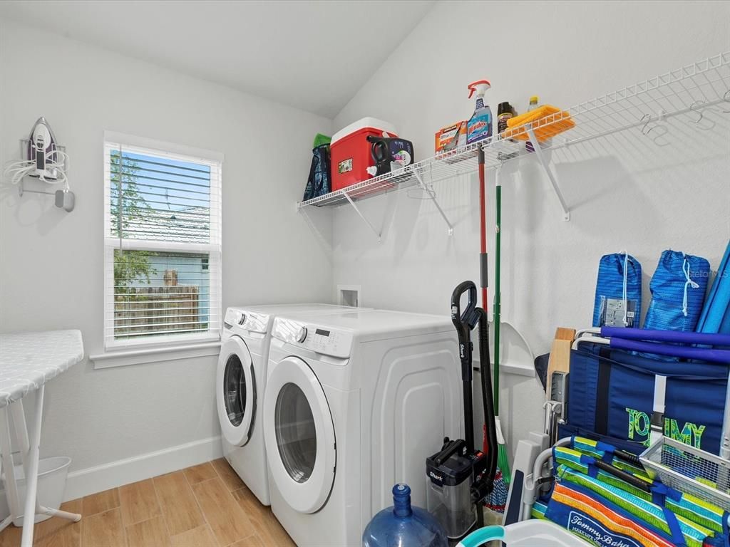 Interior, Washer, Wood Texture Flooring