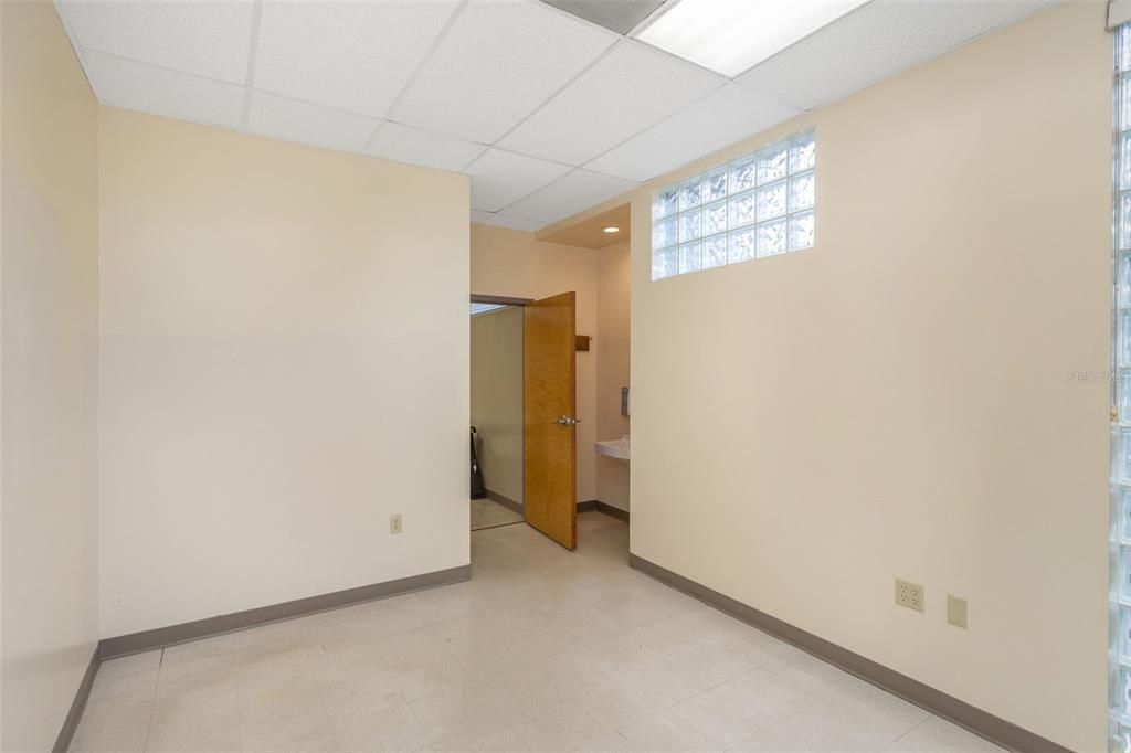 Bathroom, Empty room, Interior, Recessed Lighting