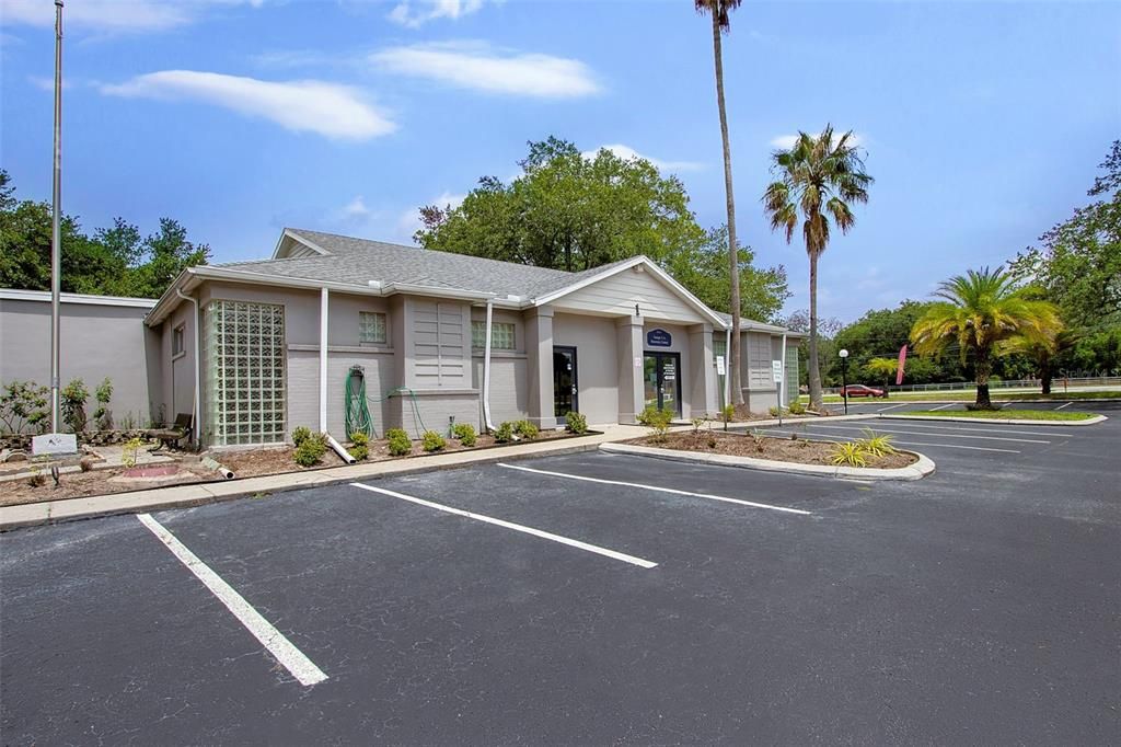 Exterior, Facade, Ranch