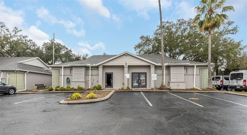 Exterior, Facade, Ranch