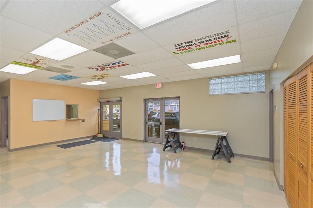 Empty room, Interior, Recessed Lighting