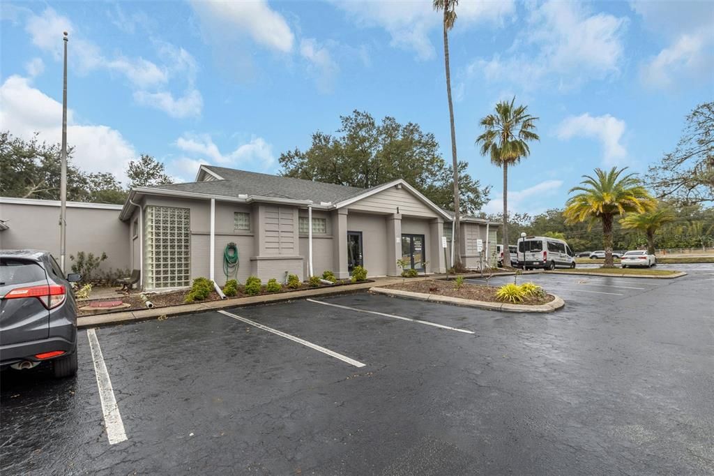 Exterior, Facade, Ranch