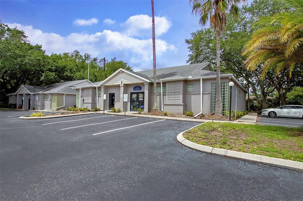 Exterior, Facade, Ranch