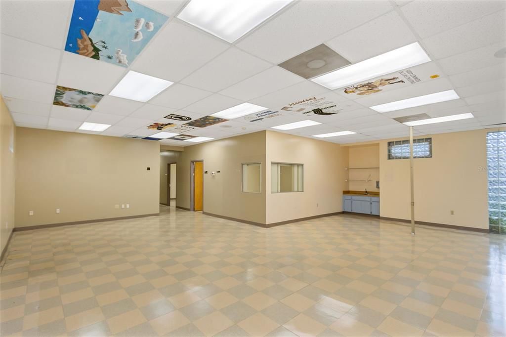 Empty room, Interior, Recessed Lighting