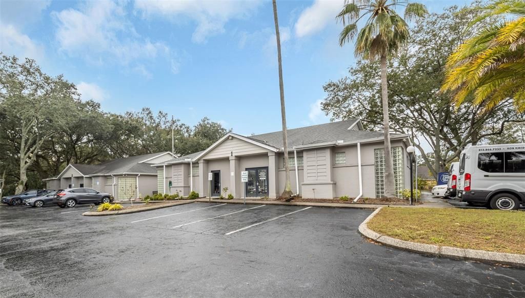 Exterior, Facade, Ranch