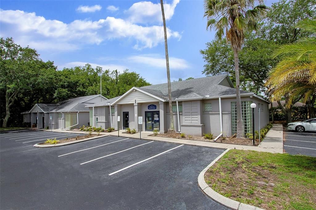 Exterior, Facade, Ranch