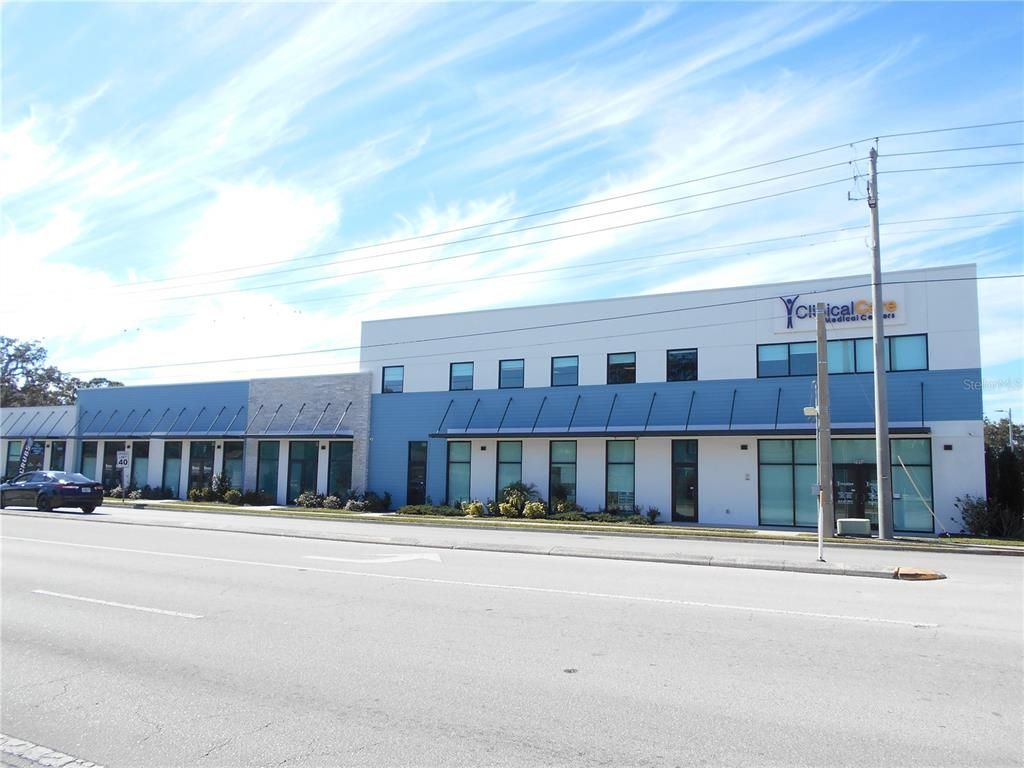 Exterior, Facade, Modern