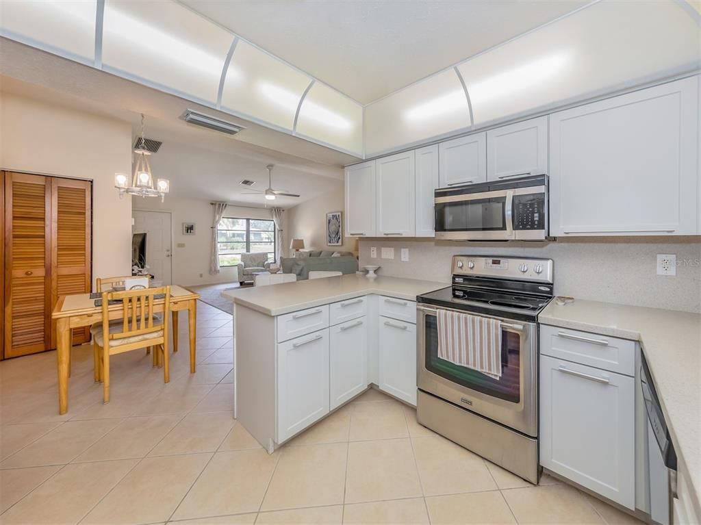 Dining room, Interior, Kitchen, Pendant Lights, Stainless Steel Appliances