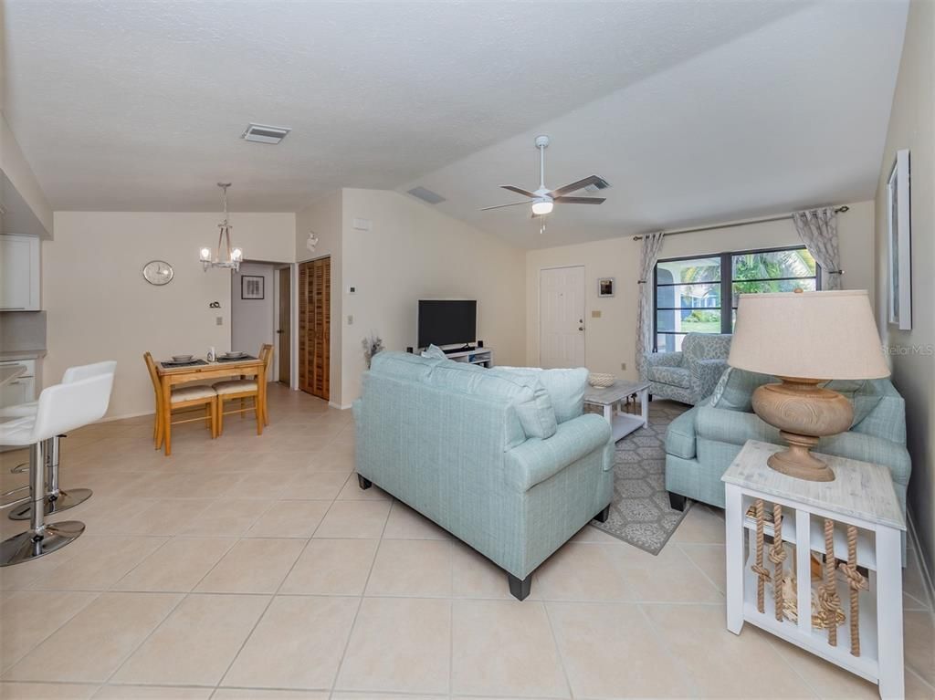Dining room, Interior, Living room, Pendant Lights