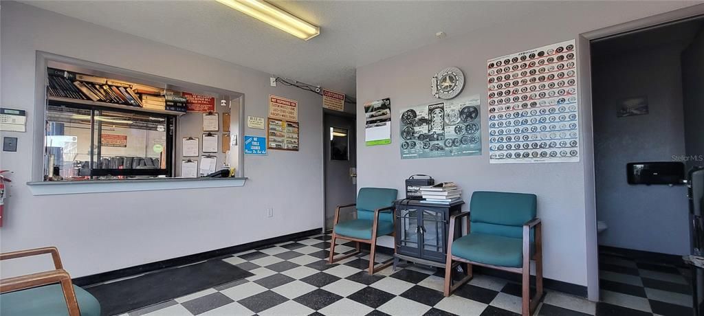 Home Office, Interior