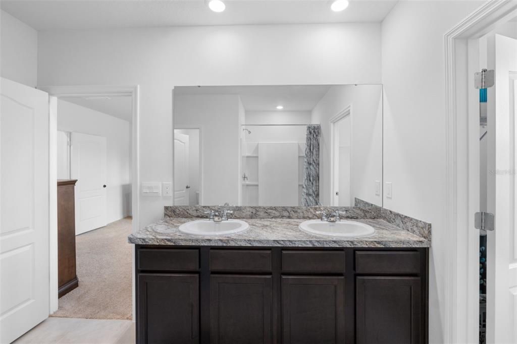 Bathroom, Dual Sink Vanities, Interior, Recessed Lighting