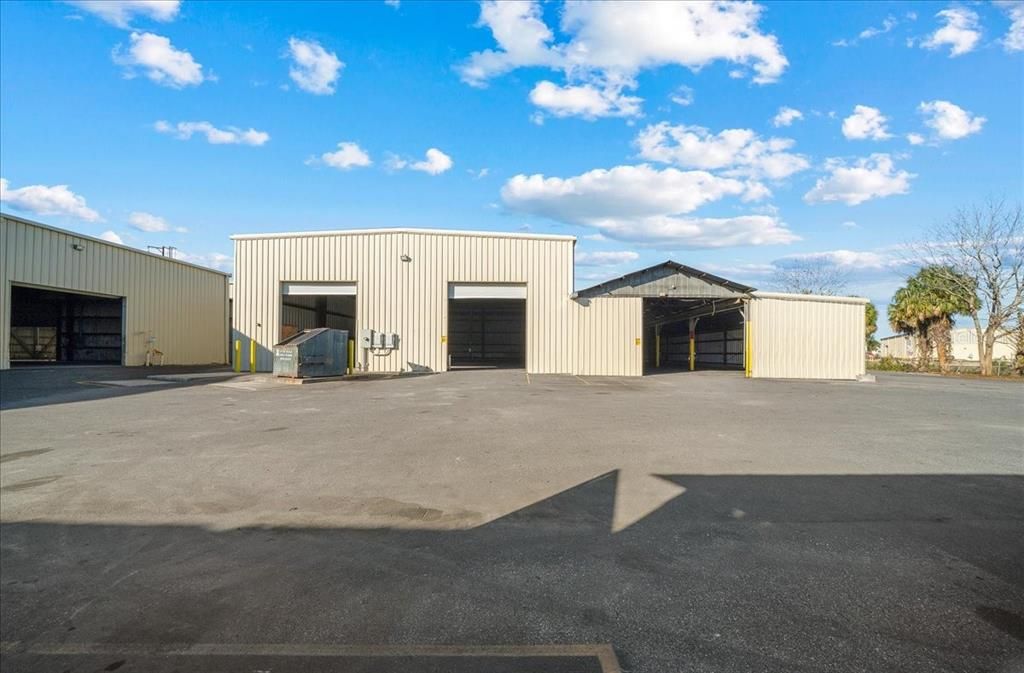 Exterior, Facade, Modern