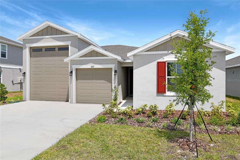 Attached, Exterior, Facade, American Craftsman