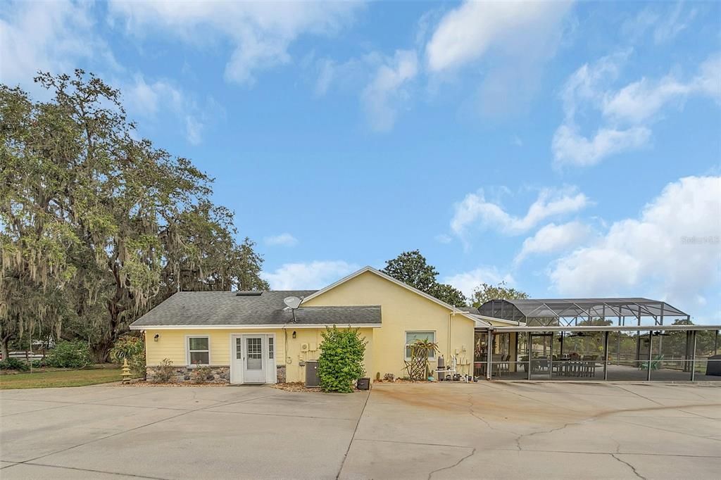 Backyard, Exterior, Facade, Ranch