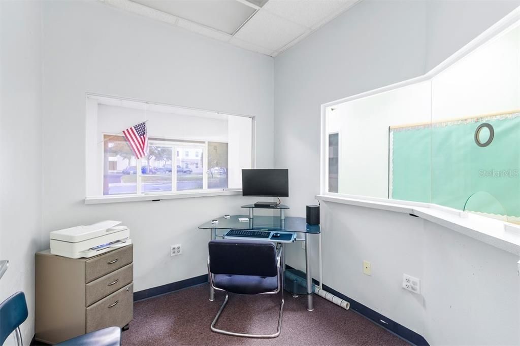 Home Office, Interior