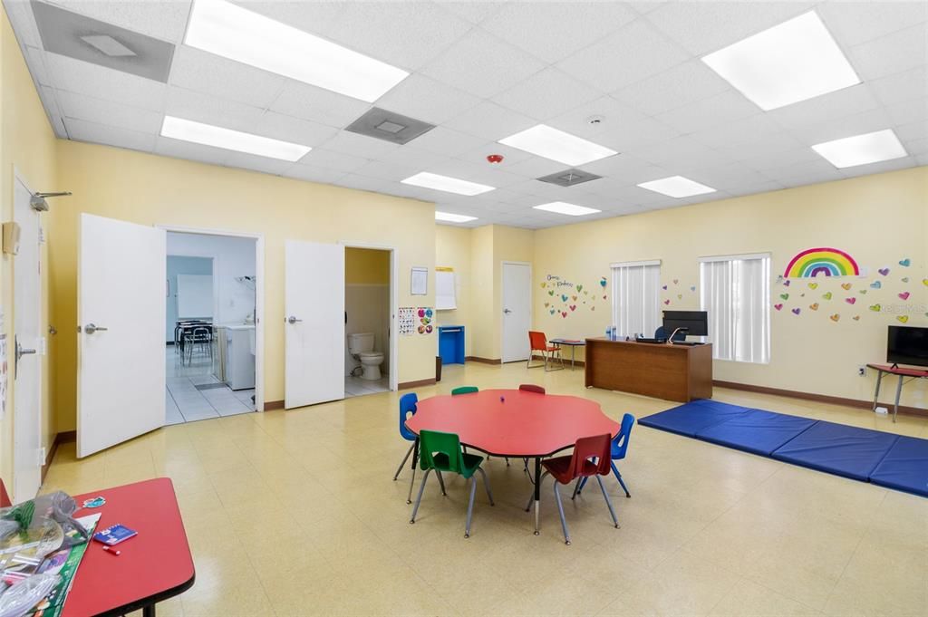 Dining room, Interior, Recessed Lighting
