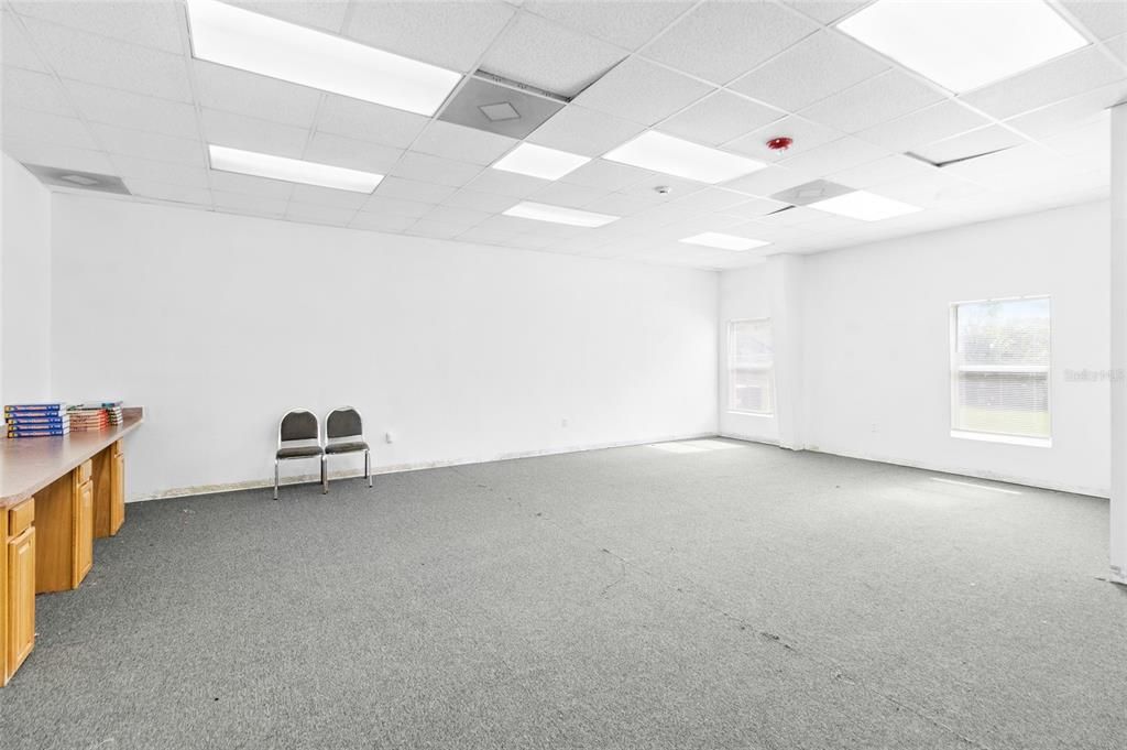 Empty room, Interior, Recessed Lighting