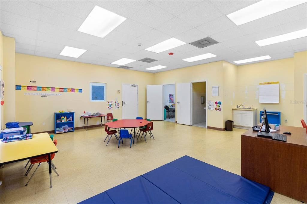 Dining room, Interior, Recessed Lighting