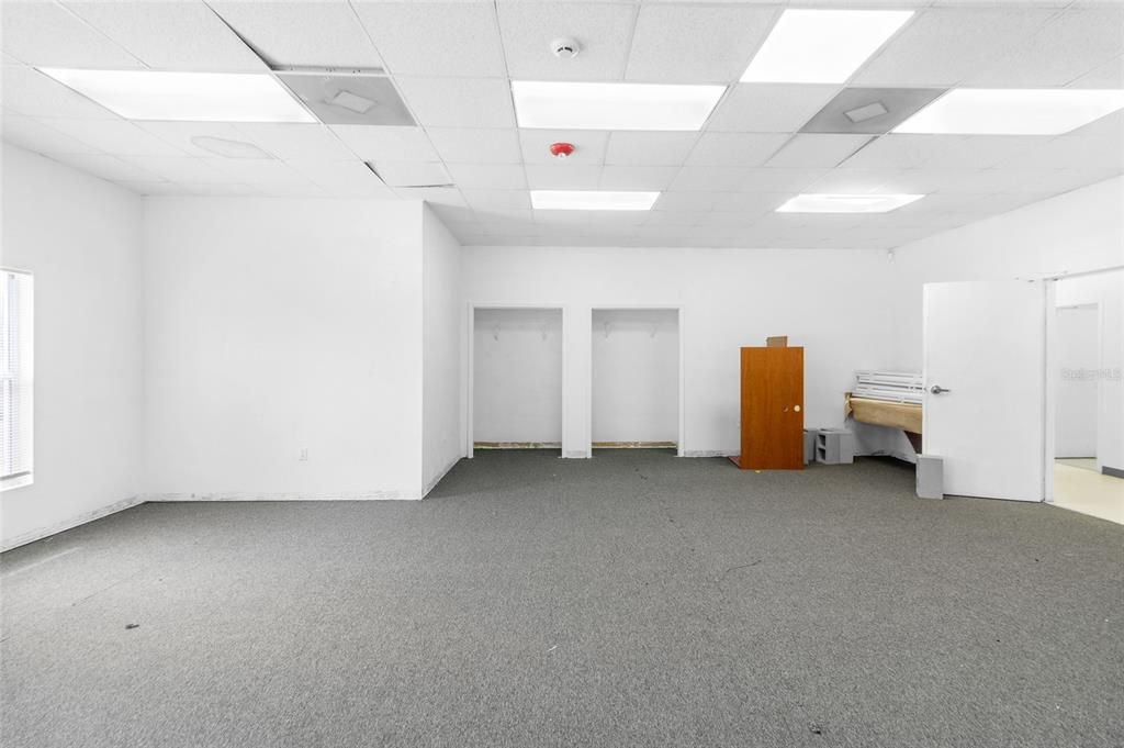Empty room, Interior, Recessed Lighting