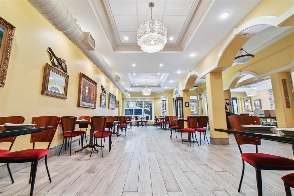 Chandelier, Dining room, Interior, Recessed Lighting, Wood Texture Flooring