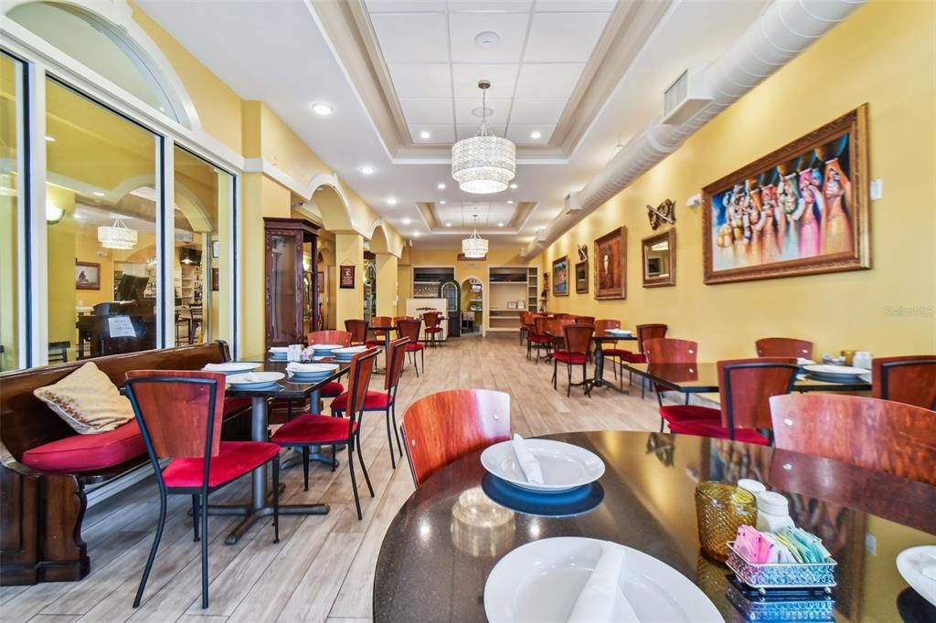 Chandelier, Dining room, Interior, Recessed Lighting, Wood Texture Flooring