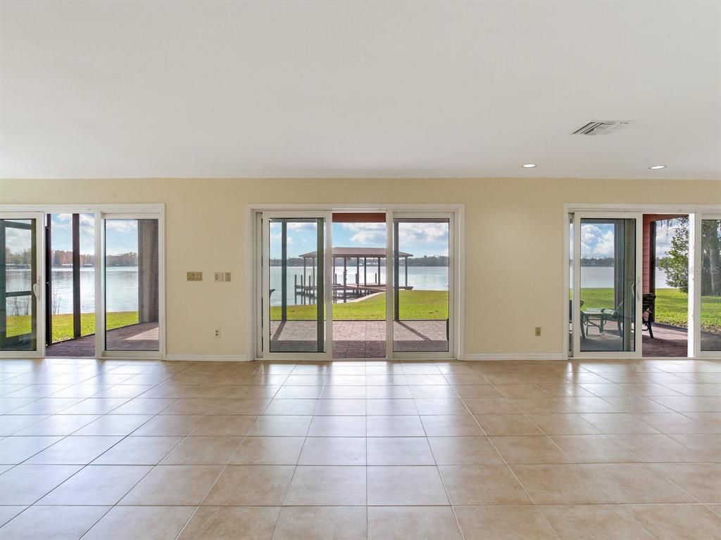 Empty room, Interior, Recessed Lighting, Water