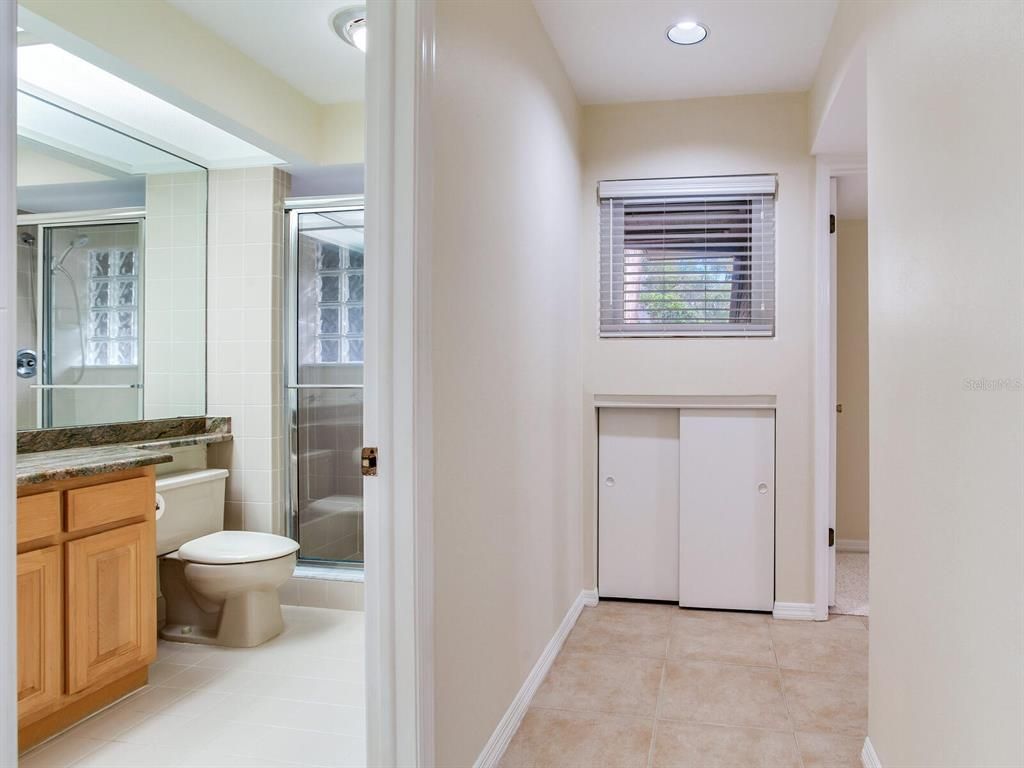 Bathroom, Interior, Recessed Lighting