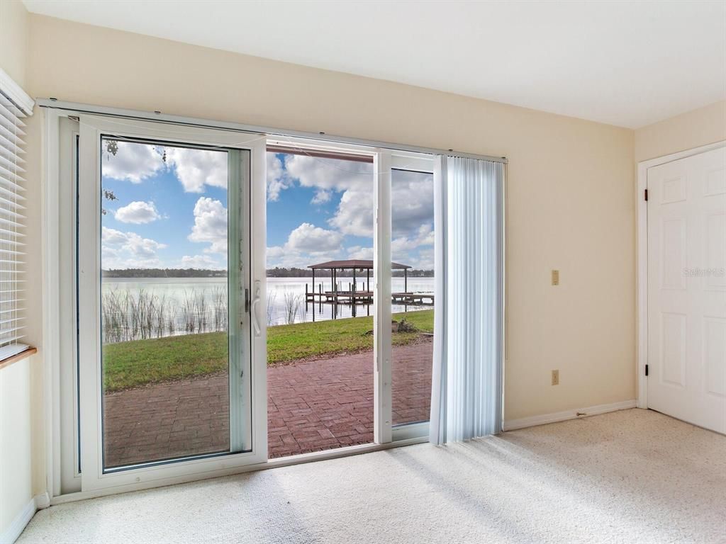 Empty room, Interior, Water