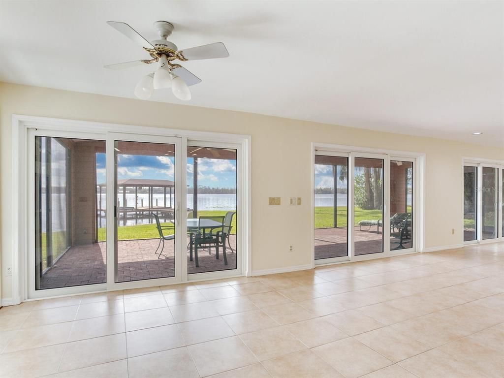 Empty room, Interior, Water