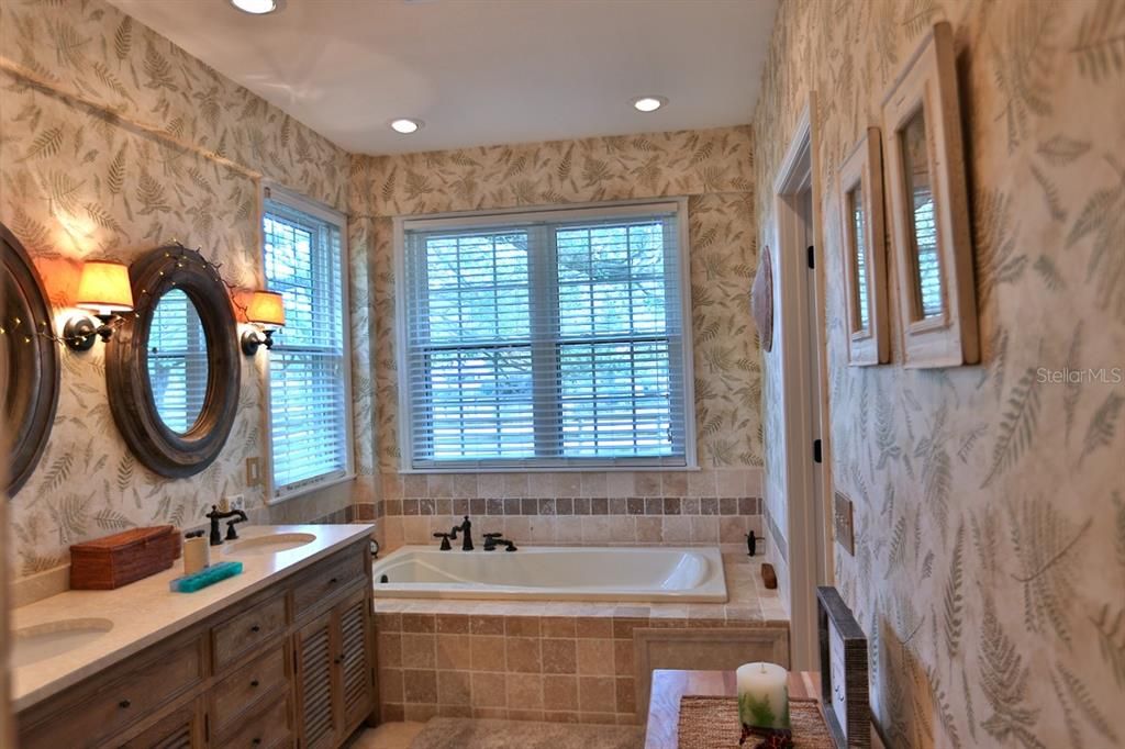 Bathroom, Interior, Recessed Lighting