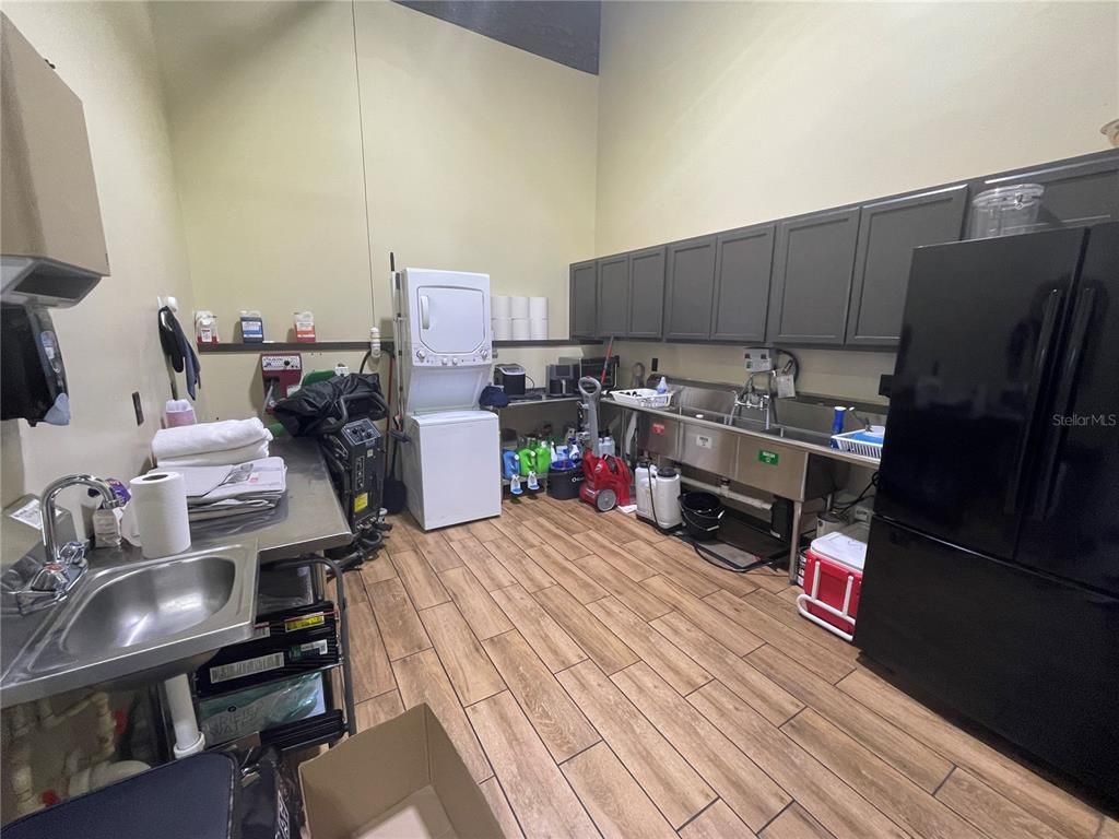 Interior, Kitchen, Washer, Wood Texture Flooring