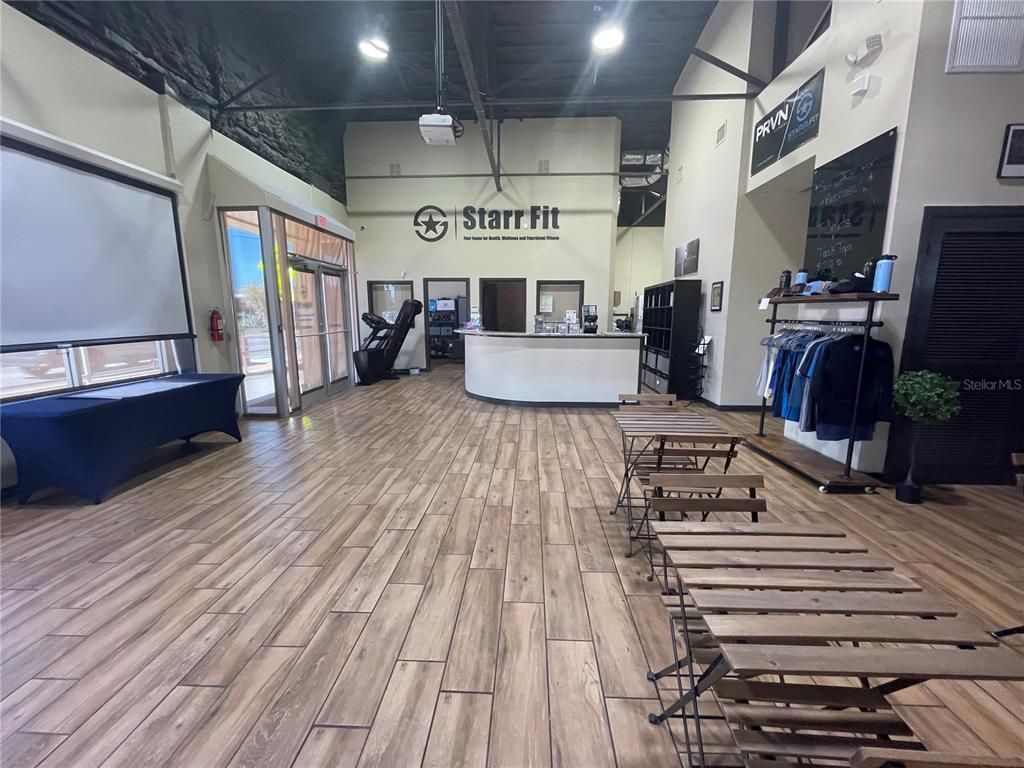 Fitness Equipment, Interior, Recessed Lighting, Wood Texture Flooring