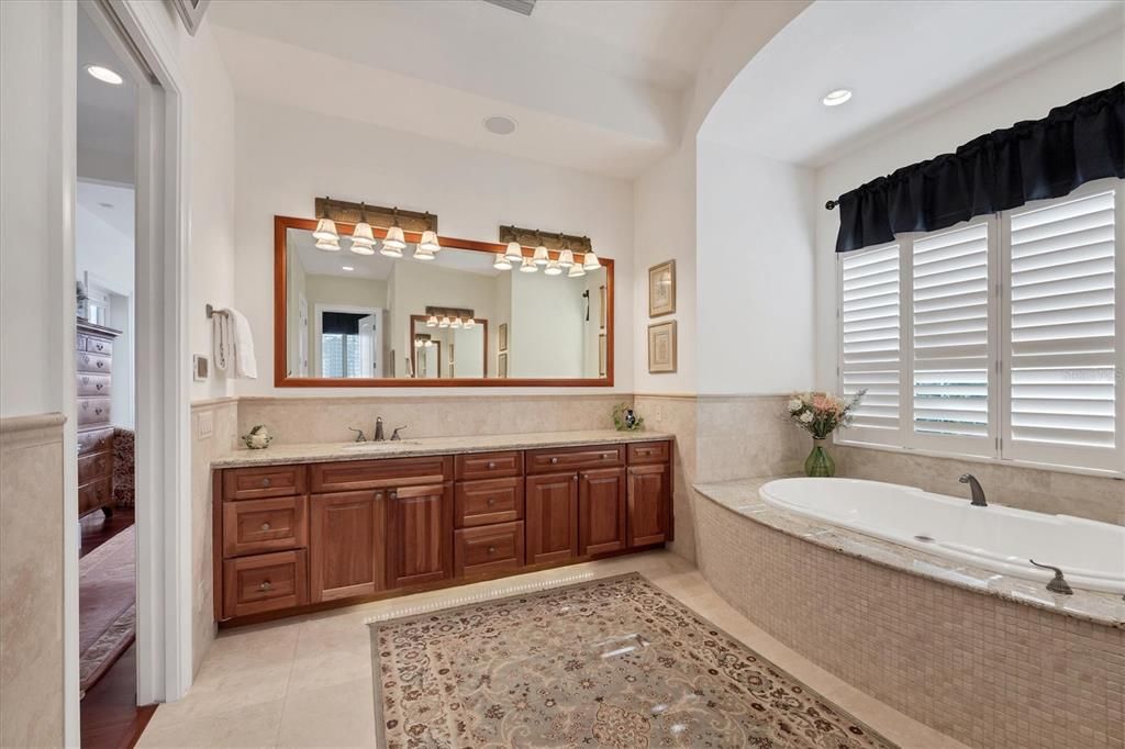 Bathroom, Dual Sink Vanities, Interior, Recessed Lighting