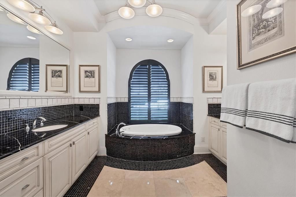 Bathroom, Interior, Recessed Lighting