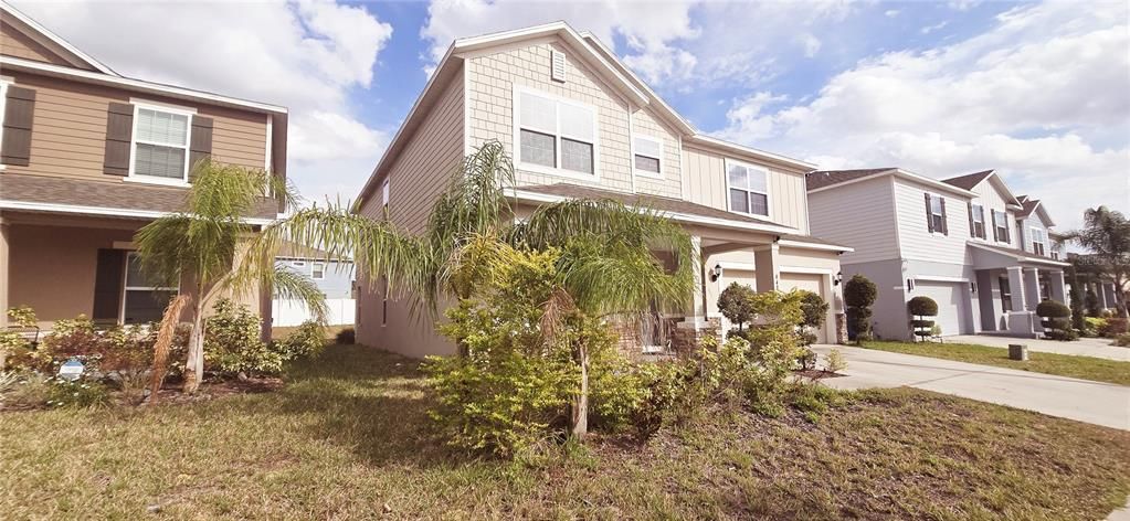 Attached, Exterior, Facade, Farmhouse