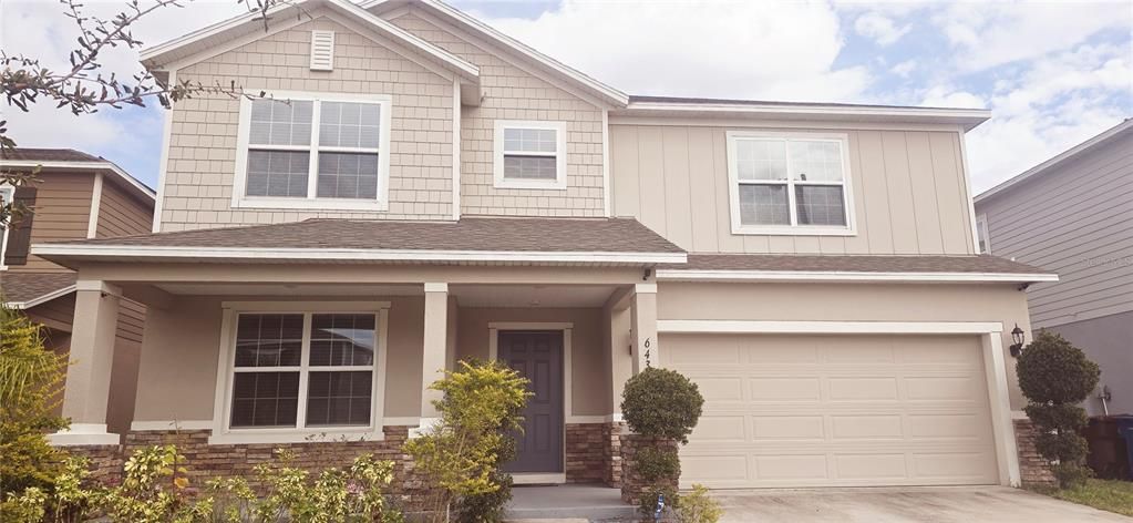 Attached, Exterior, Facade, American Craftsman